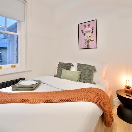 Newly Refurbished W/ River Views ロンドン エクステリア 写真