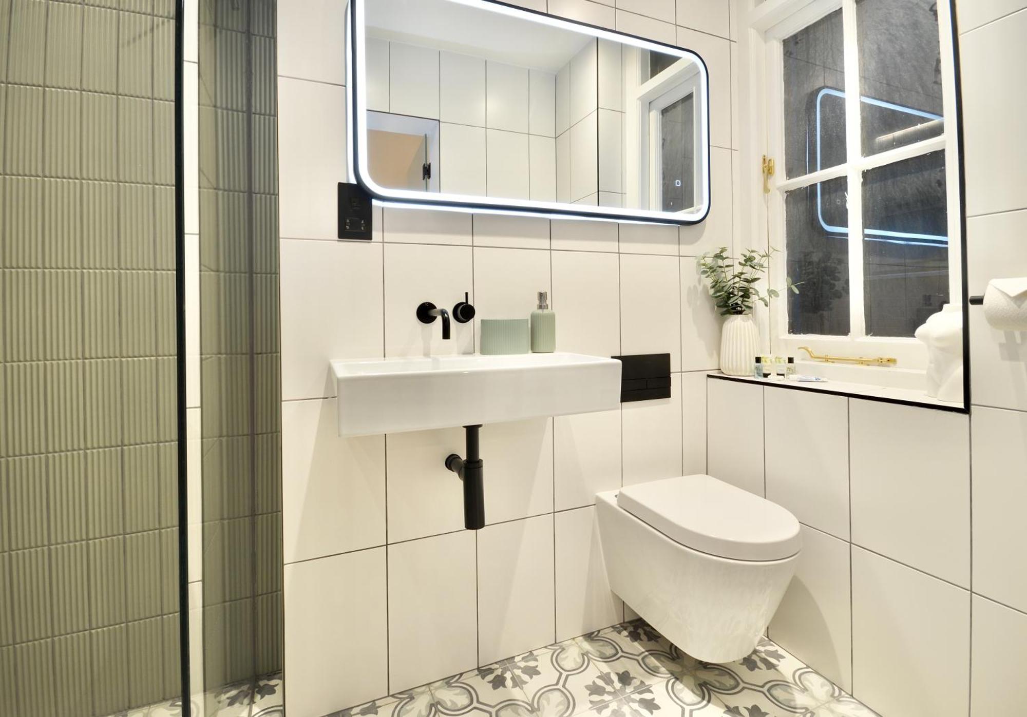 Newly Refurbished W/ River Views ロンドン エクステリア 写真