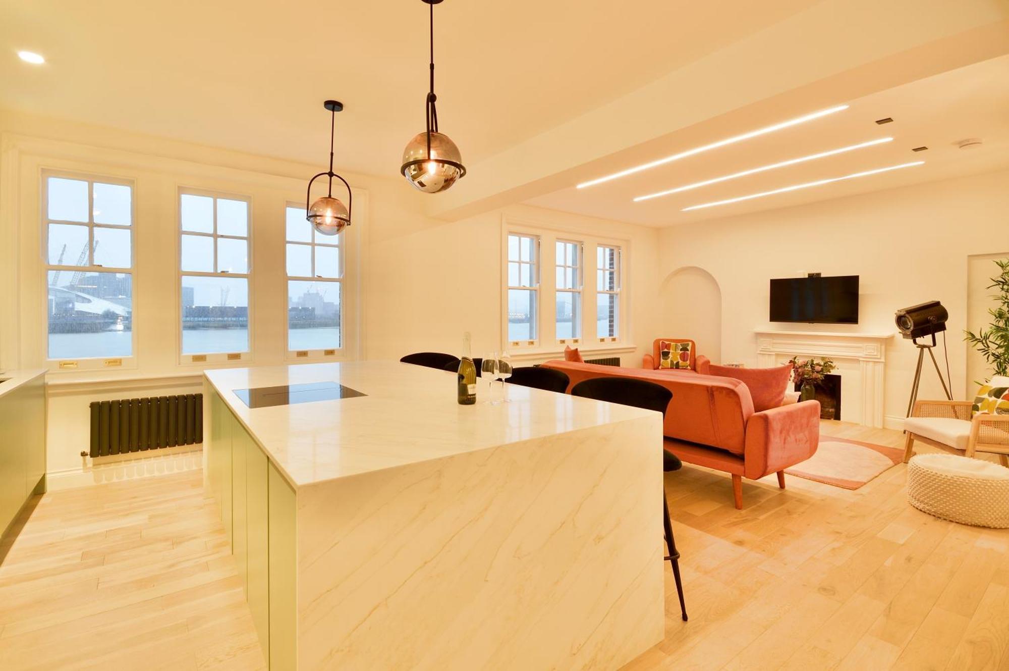 Newly Refurbished W/ River Views ロンドン エクステリア 写真