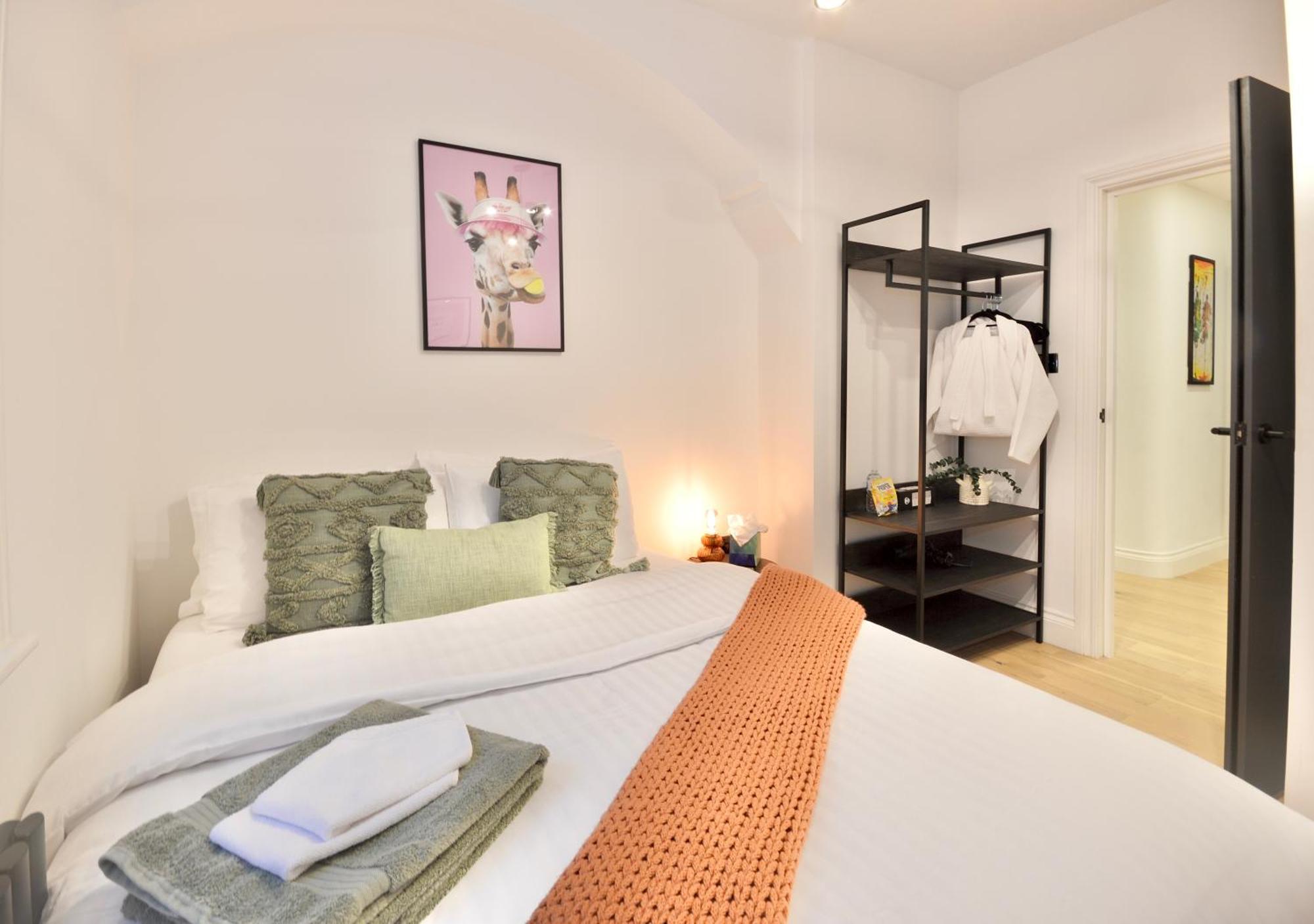 Newly Refurbished W/ River Views ロンドン エクステリア 写真